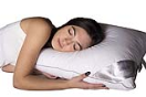 0401134050 Kussen big Sleep bies-rits 40 x 60 420 GR De kussens van Soraya Dream Collection 
hebben een extra zachte volumineuze bolletjesvezel vulling. 
De kussens komen altijd terug naar hun oorspronkelijke vorm, 
zelfs na verschillende 
wasbeurten ( 40° en drogen in droogtrommel met tennisballen ). 
De fijne percale stof voelt extra comfortabel aan en door de voorziene rits kan je makkelijk vulling, die apart verkrijgbaar is, uithalen of bijvullen zodat je uw kussen kan aanpassen tot het de ideale hoogte heeft voor een goede nachtrust.

De Soraya Dream collection kussenbeschermers, 
zowel in molton katoen als waterdicht, zorgen voor een langere 
levensduur van uw kussen en vermijden gele ringen of zweetranden !(wasbaar op 90° )

Vulling 530 gr b